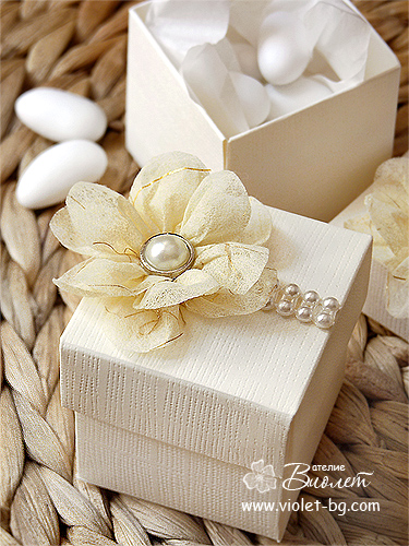 Flora Box Wedding Bomboniere - ivory